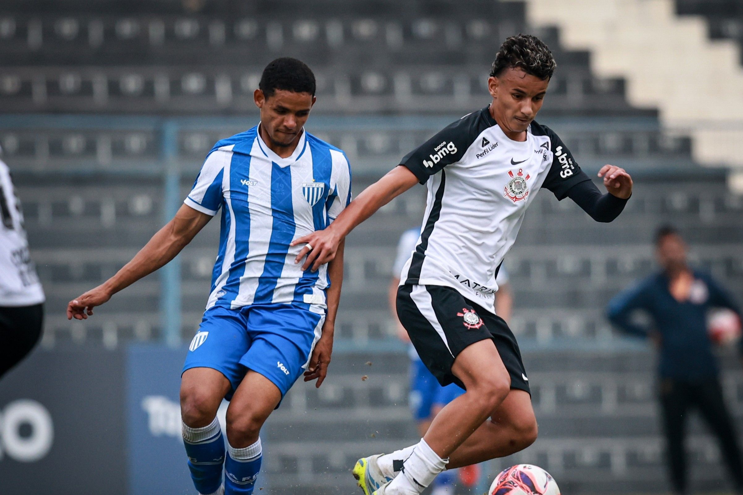 Corinthians abre conversas para renovar com joia da base; saiba detalhes