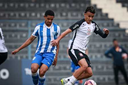 Gui Amorim foi titular do Corinthians no jogo contra o Avaí, pelo Brasileiro Sub-20