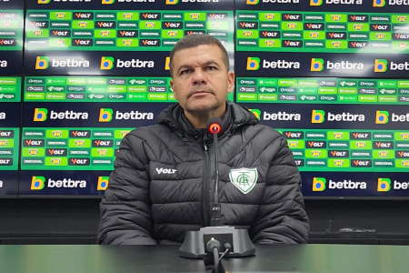 Umberto Louzer, técnico do América