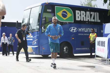 Neymar em chegada para Escócia x Brasil, pela Copa do Mundo de 2026