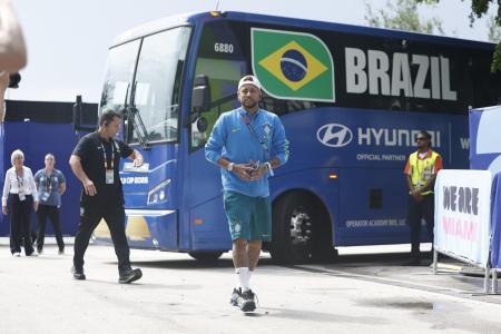Neymar em chegada para Escócia x Brasil, pela Copa do Mundo de 2026