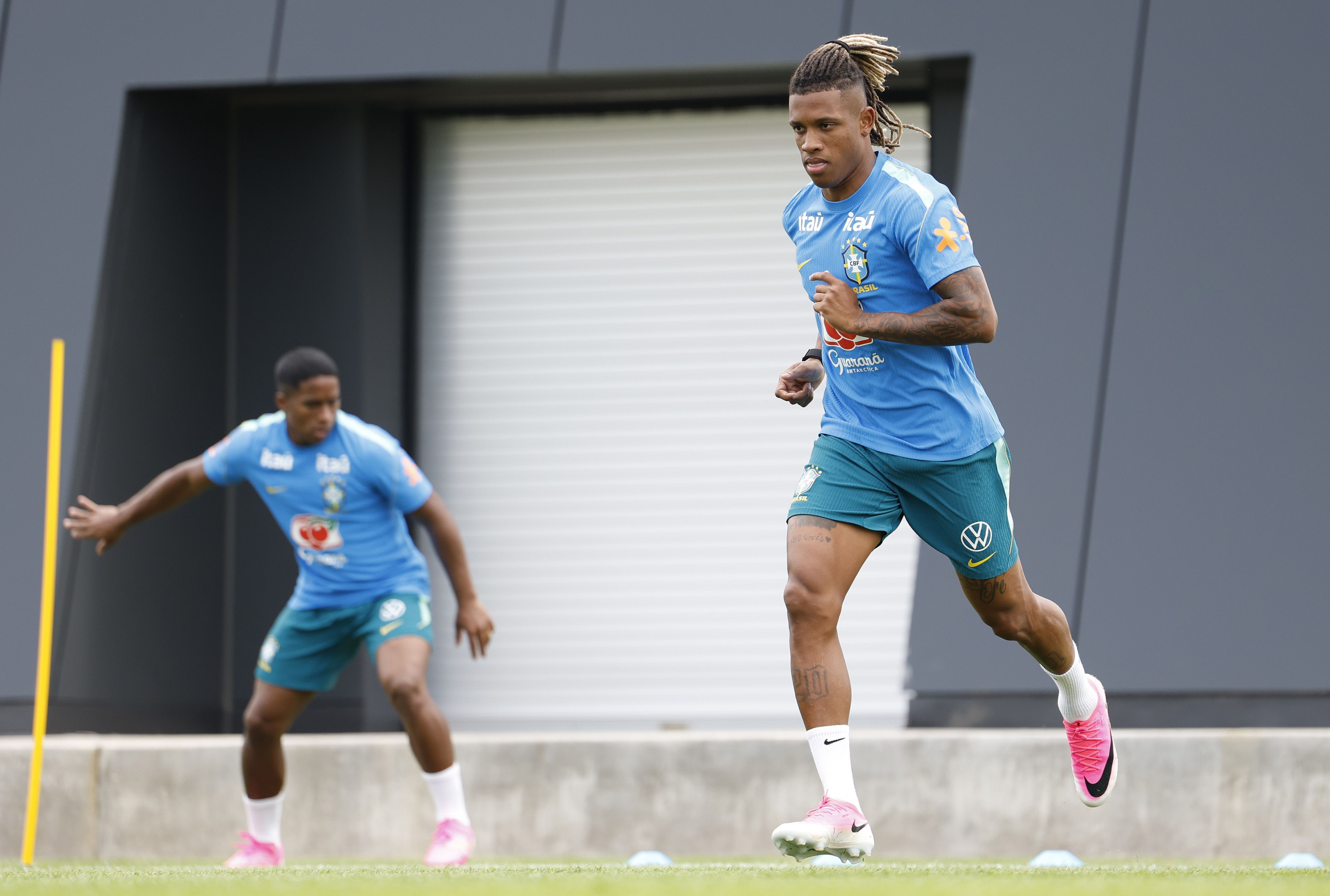 Lesão de Paquetá abre espaço para Danilo buscar chance na Seleção Brasileira
