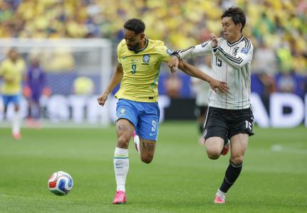 Matheus Cunha em jogo da Seleção Brasileira contra o Japão na Copa do Mundo de 2026
