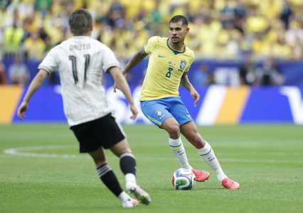 Bruno Guimarães durante jogo entre Brasil e Japão nesta segunda-feira (26)