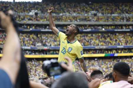 Rayan vibra com vitória da Seleção Brasileira sobre o Japão