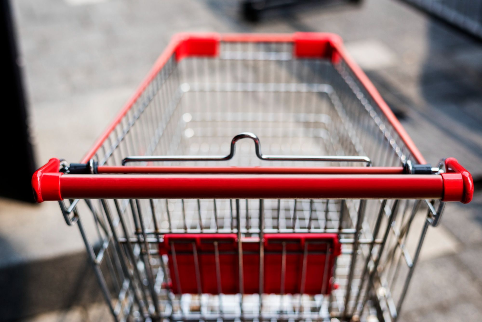 Psicologia diz que devolver o carrinho no supermercado revela empatia