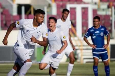 Éderson celebra gol pelo Cruzeiro sub-20 em 2026 • Gustavo Aleixo/Cruzeiro
