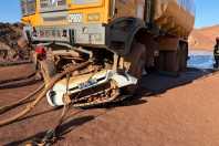 Trabalhador morre em caminhonete esmagada por caminhão-pipa em Minas