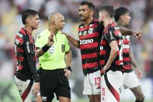Fifa escolhe árbitro brasileiro para apitar jogo de estreia da Copa do Mundo