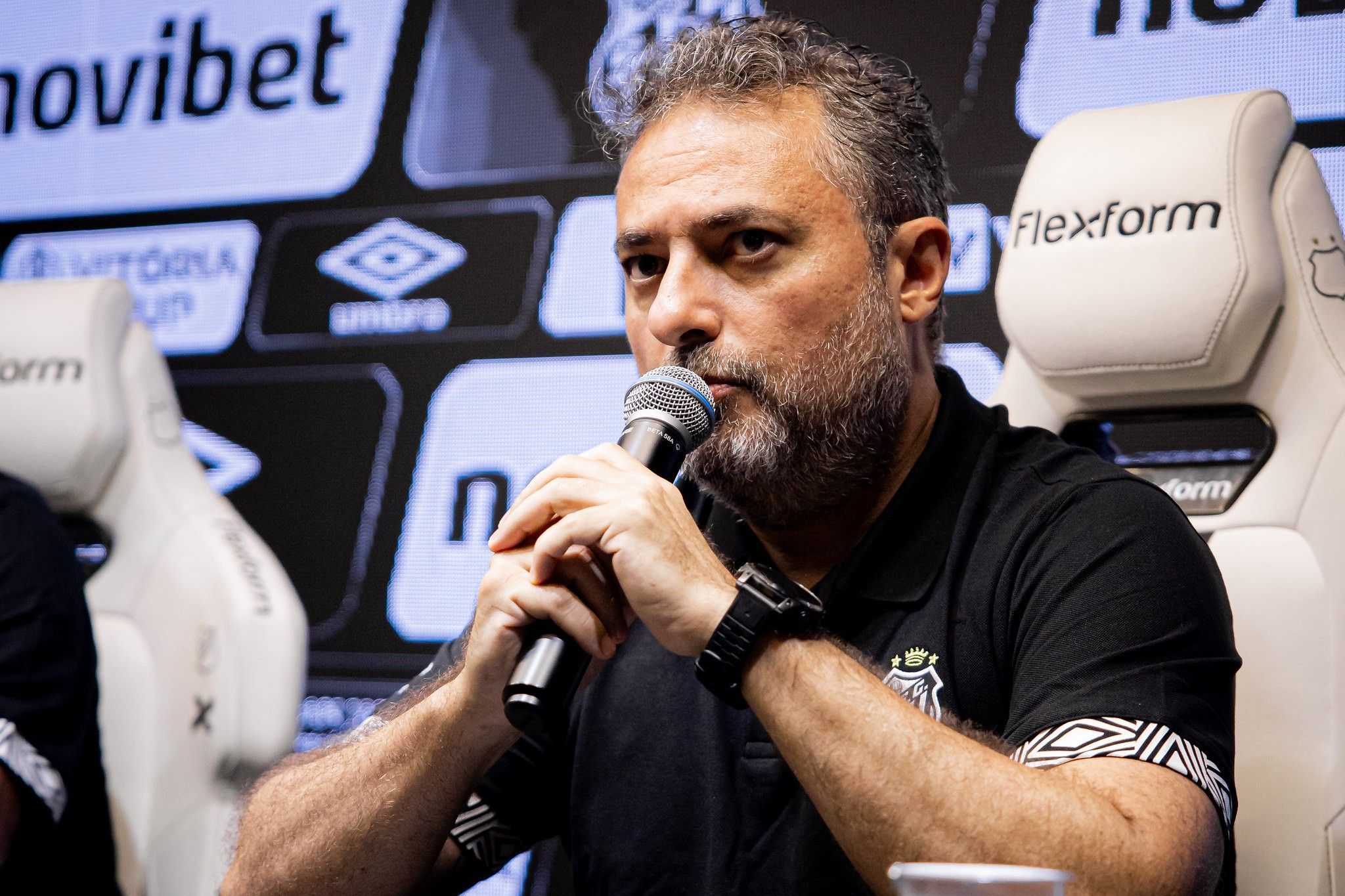 Por que o Santos busca a contratação de zagueiro para reforçar elenco