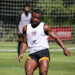 São Paulo rescinde contrato de volante que conquistou três títulos pelo clube