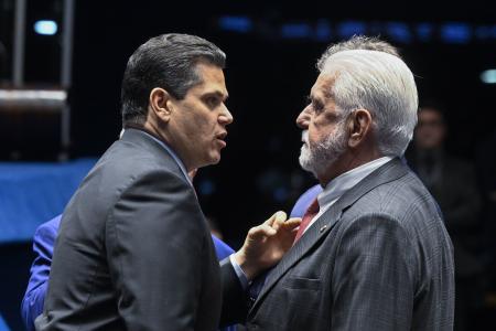 O presidente do Senado Federal, senador Davi Alcolumbre (União-AP) e o senador Jaques Wagner (PT-BA).