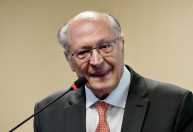 Guerra no Irã impulsiona aposta do Brasil em combustível para aviação, diz Alckmin