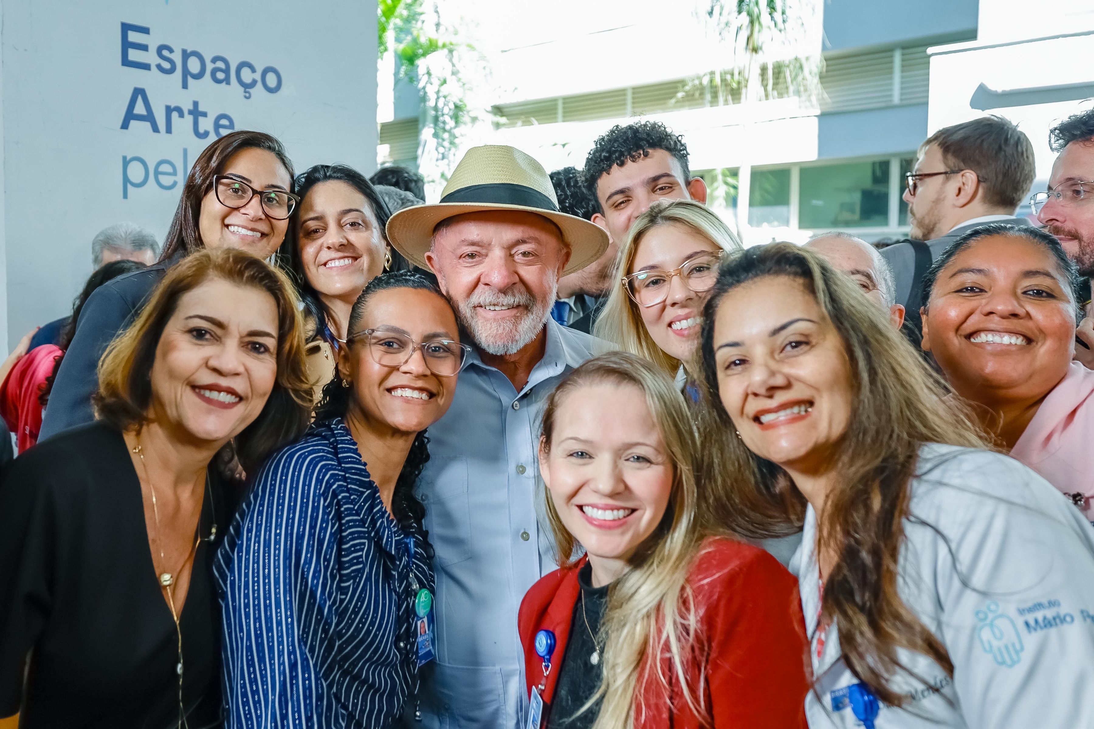 Lula afirma ser mais barato investir em universidades do que em presídios em Divinópolis