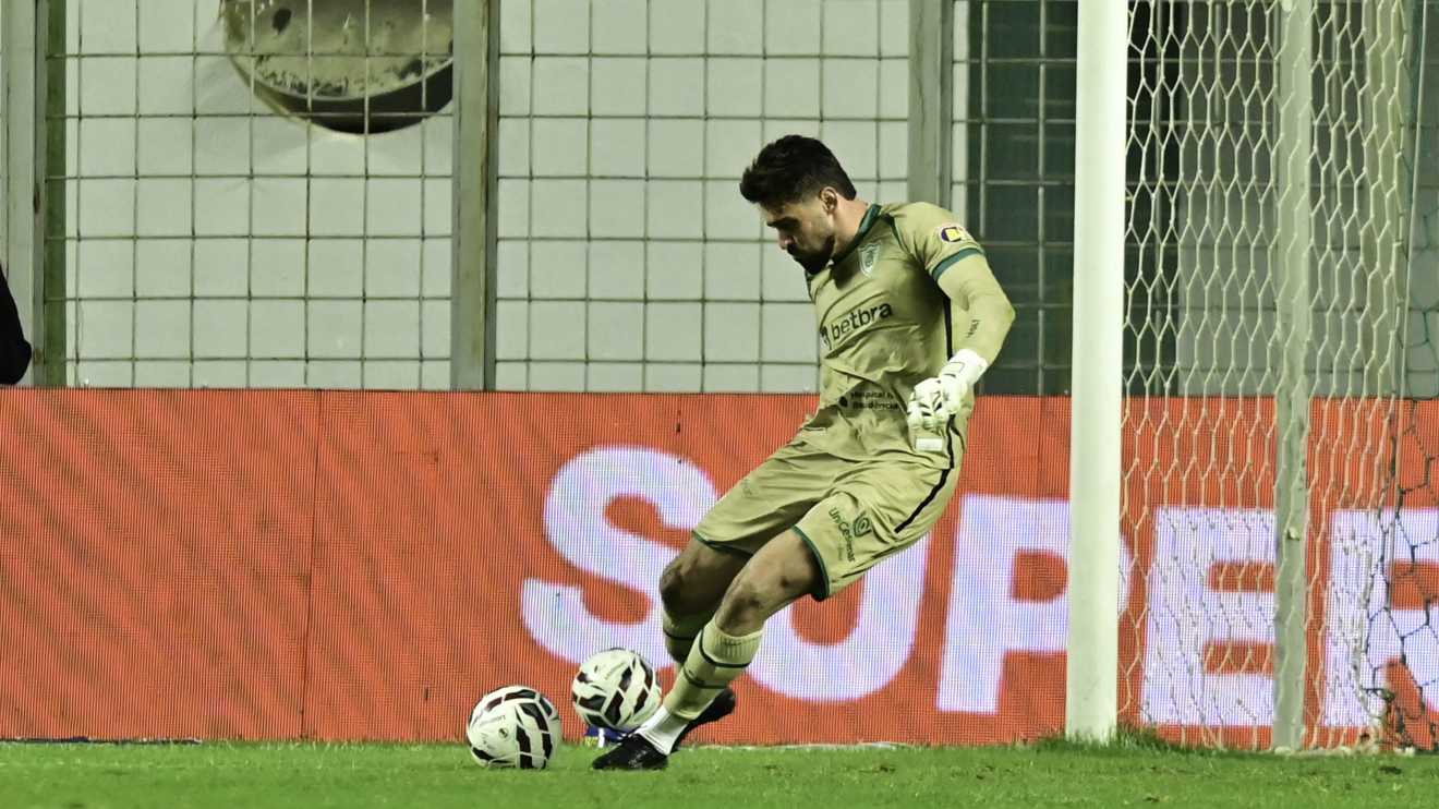Goleiro do América comemora estreia na Série B, mas lamenta nova derrota