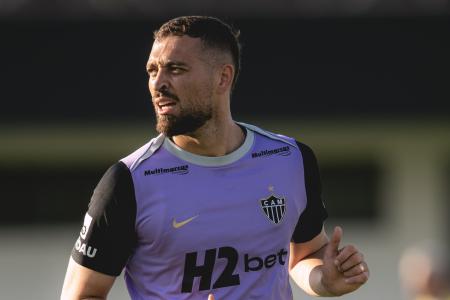 Zagueiro Léo Duarte durante treino do Atlético na Arena MRV