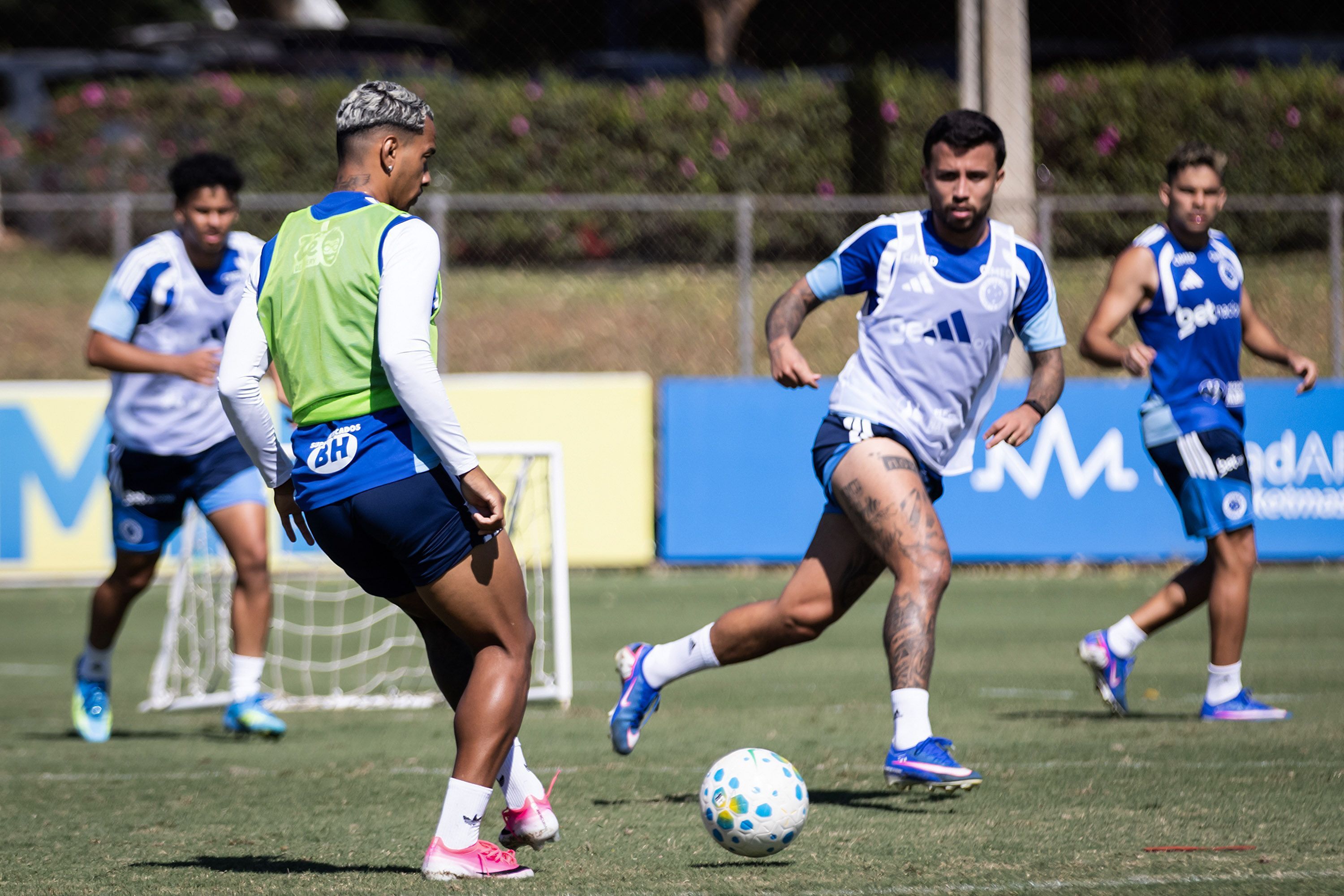 Assista, ao vivo e com imagens, ao treino aberto do Cruzeiro na Toca da Raposa II