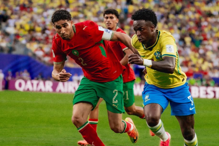 Hakimi e Vini Jr., em Brasil x Marrocos • Divulgação/FIFA