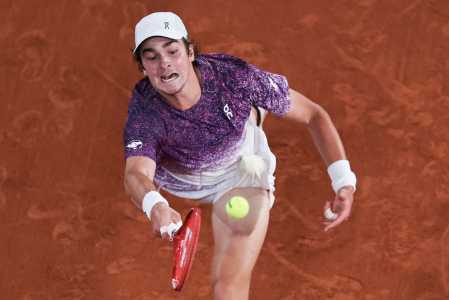 João Fonseca caiu nas quartas de final de Roland Garros • Anne-Christine POUJOULAT / AFP