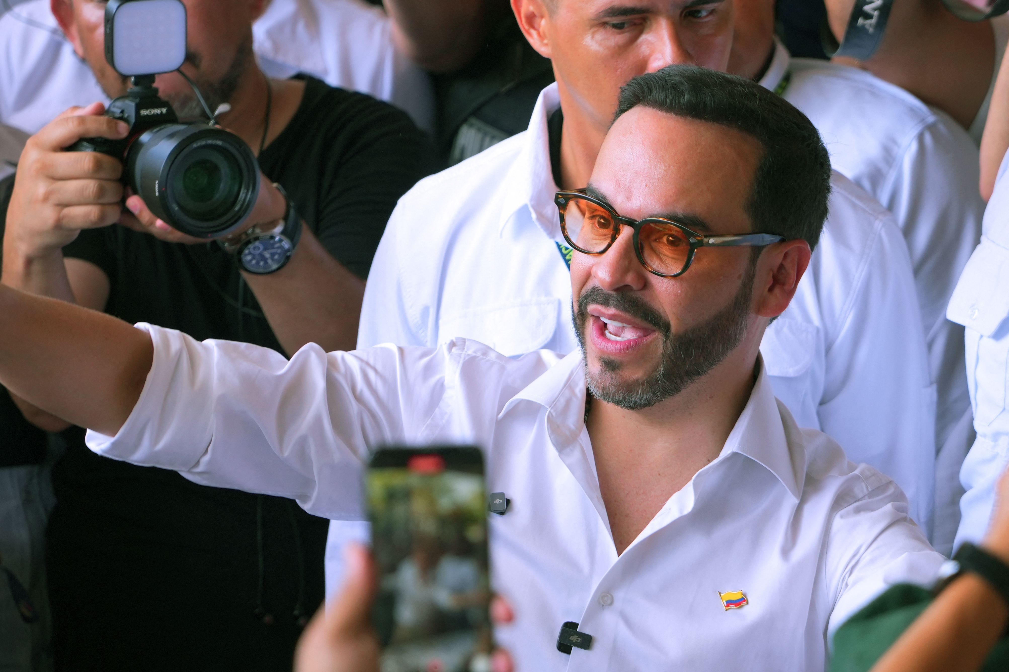 Justiça da Colômbia ordena que candidato direitista peça desculpas por comentários sexistas