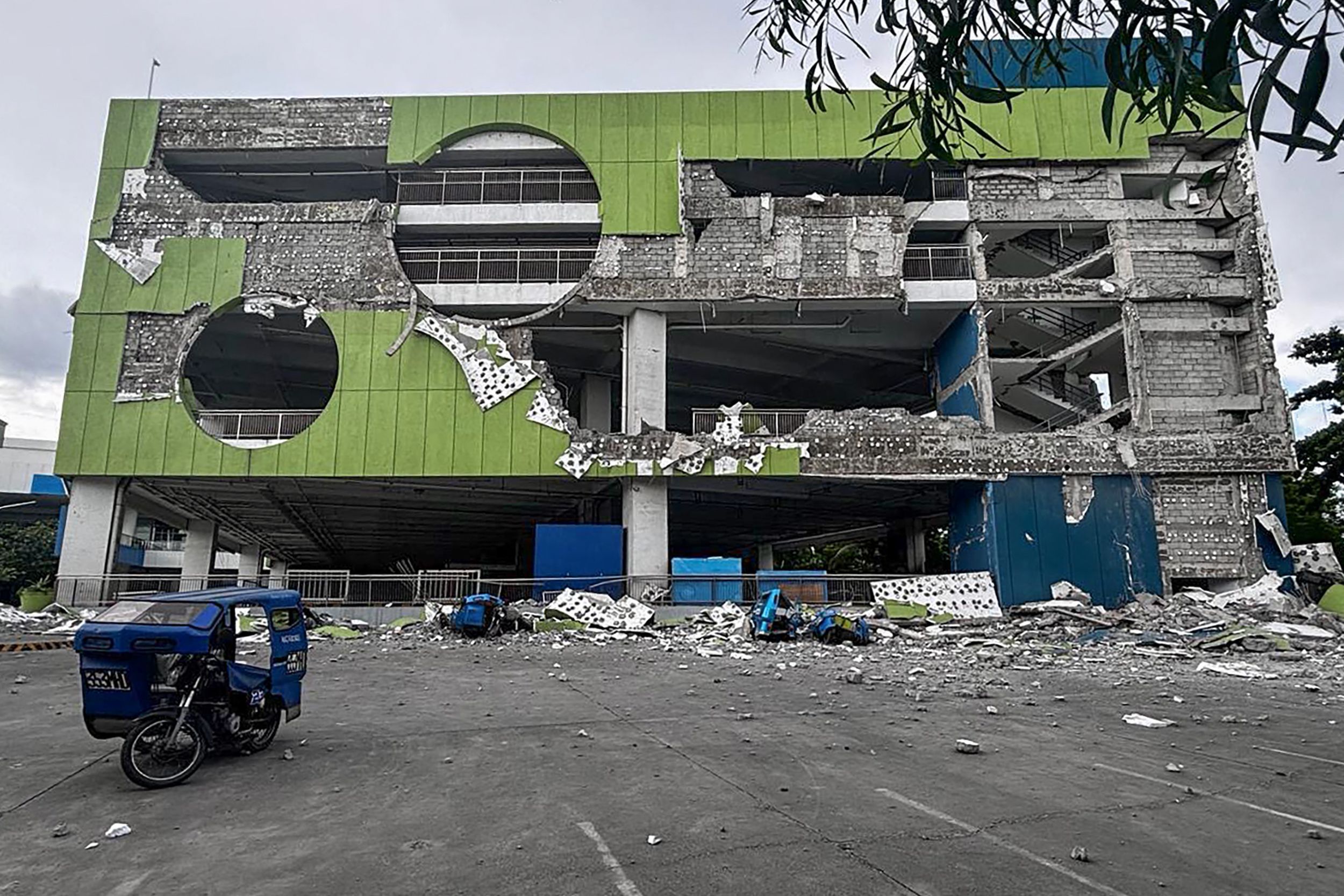 Terremoto deixa ao menos 15 mortos e provoca alerta de tsunami nas Filipinas