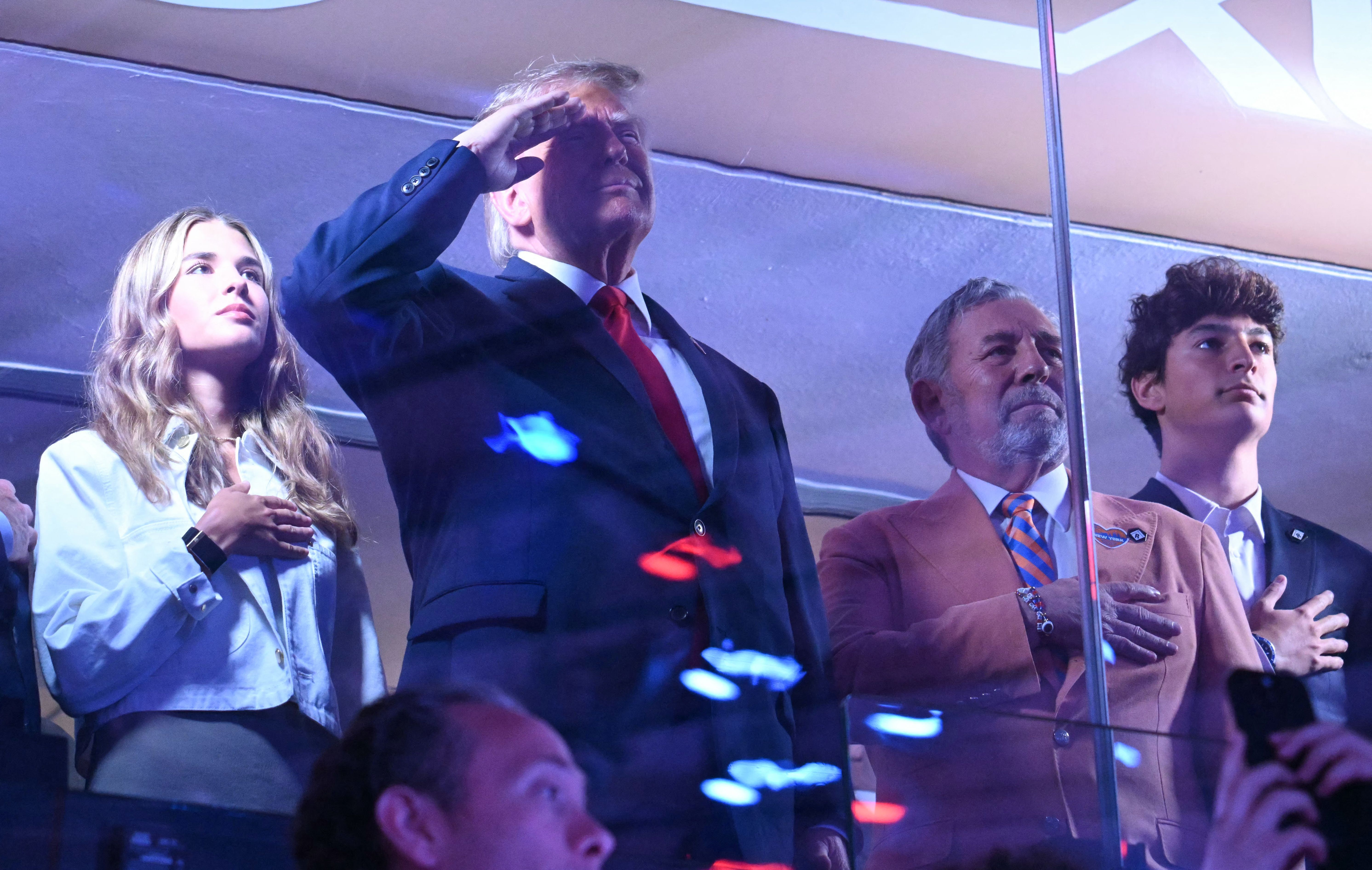 Trump é vaiado ao aparecer no telão durante jogo das finais da NBA