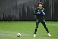 Técnico do México define situação de Ochoa para estreia da Copa