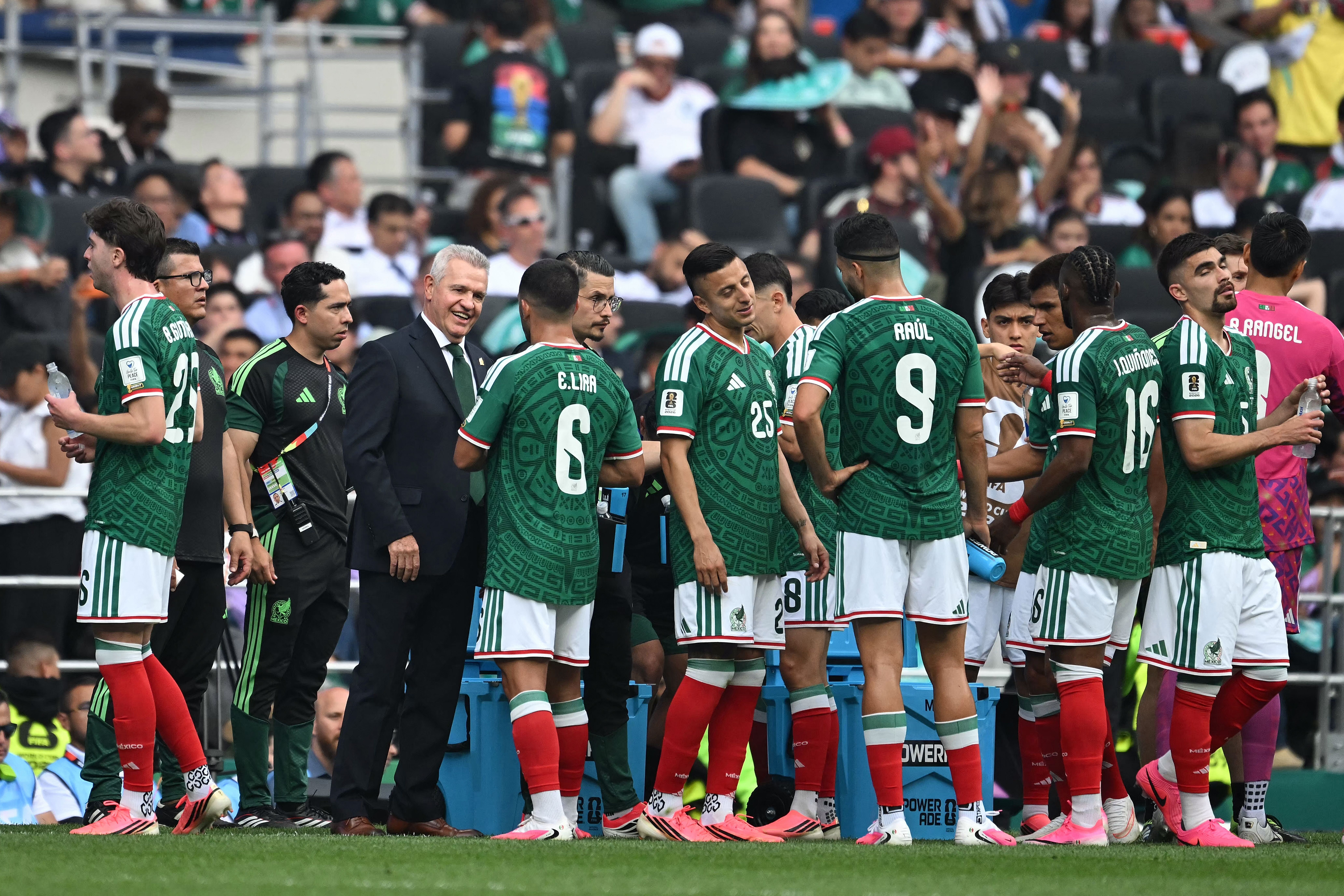 Técnico do México prepara mudanças para enfrentar Coreia do Sul pela Copa