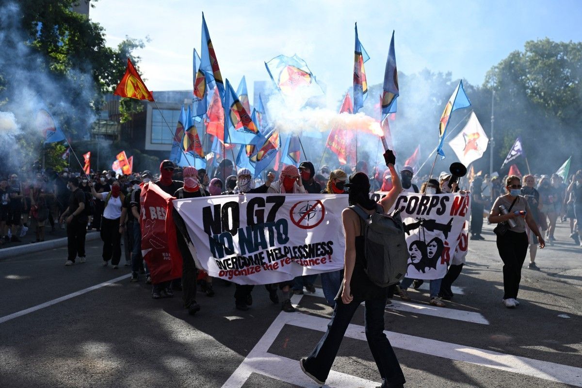 Às vésperas da cúpula do G7, polícia e manifestantes entram em confronto na Suíça