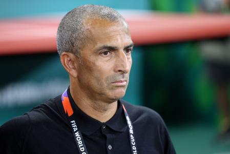 Sabri Lamouchi, treinador da Tunísia, antes de jogo contra a Suécia