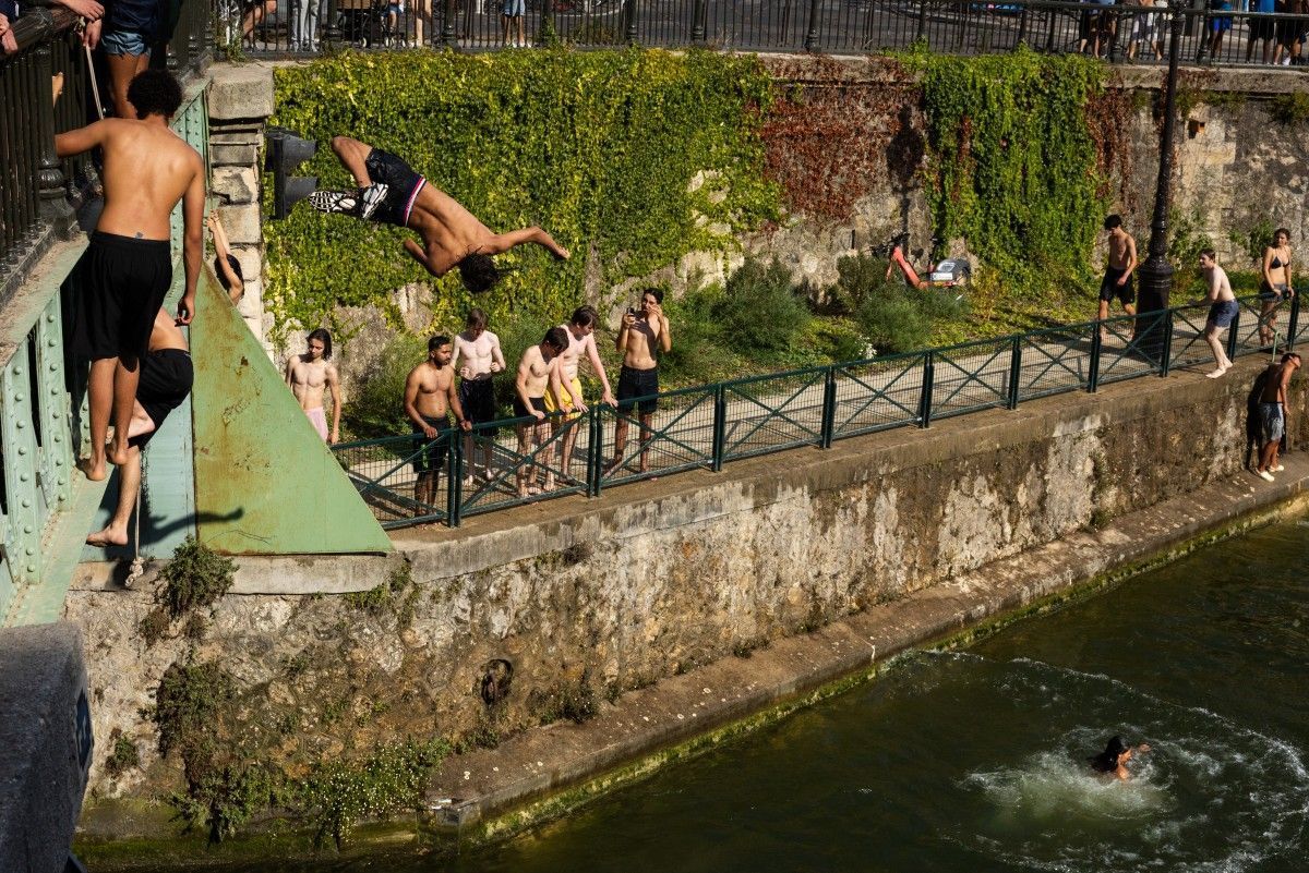 Onda de calor mata ao menos 40 pessoas na França; Torre Eiffel é fechada