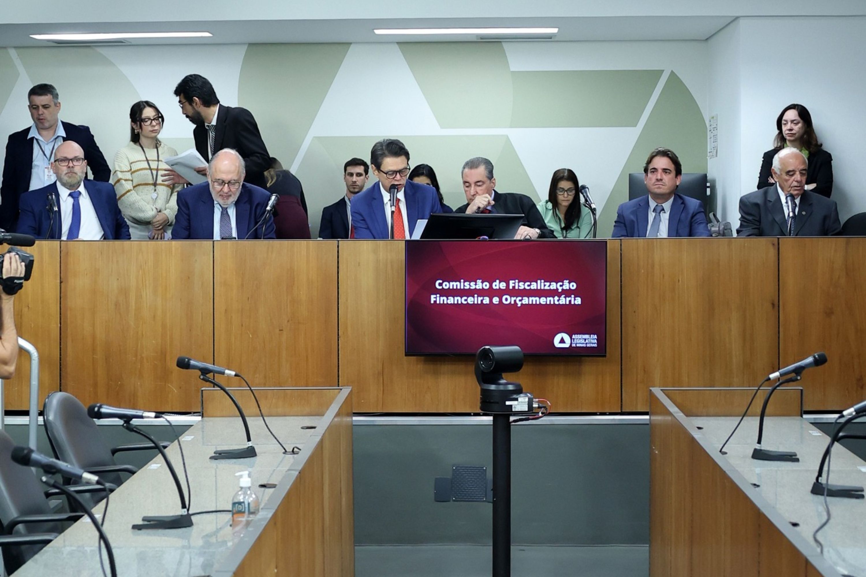 Projeto que estabelece limite para cachês artísticos em Minas avança na Assembleia