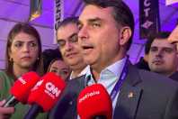 Quaest: 65% dos eleitores acham que Flávio Bolsonaro errou ao pedir dinheiro para Vorcaro