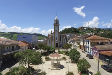 • Paraíso dos Tucanos, em Aiuruoca