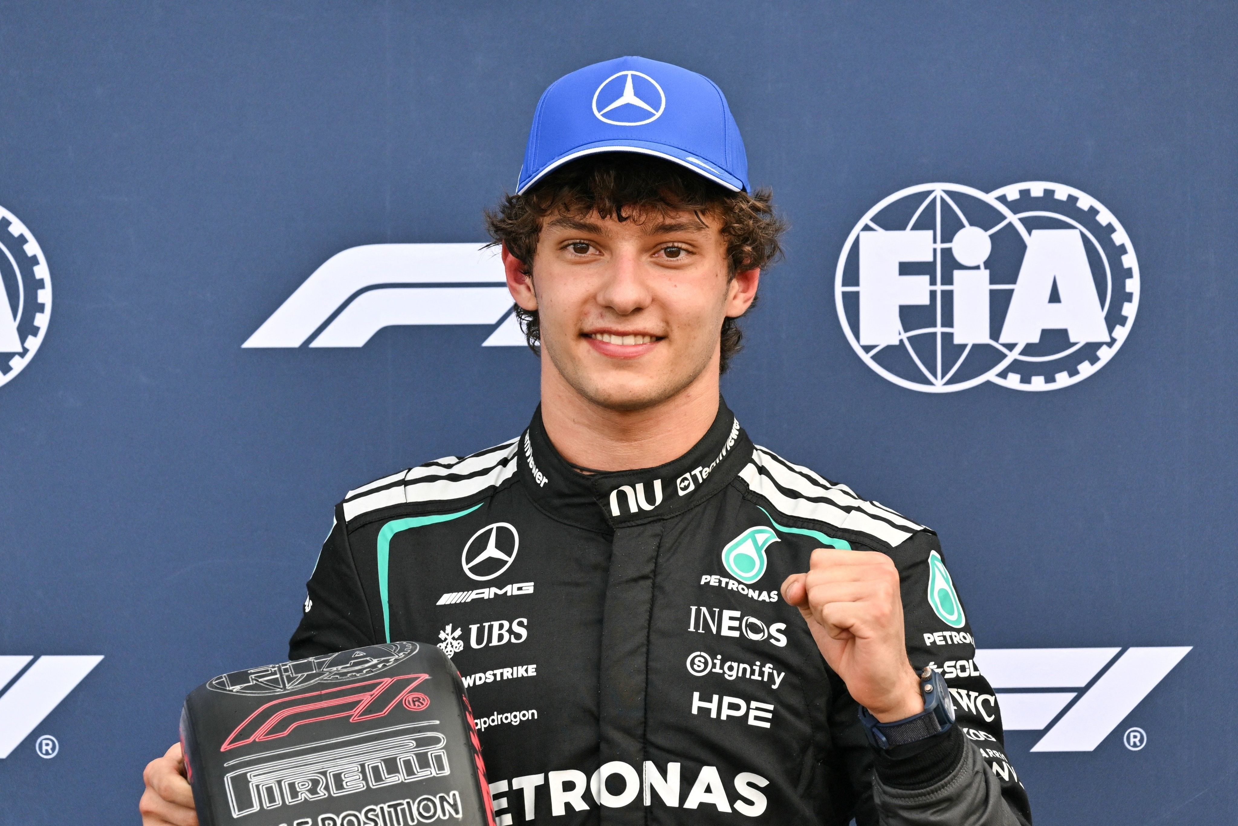 Antonelli supera Verstappen e crava a pole do GP de Mônaco; Bortoleto bate no treino