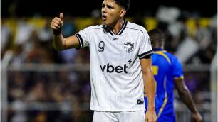 Jovem promessa do Botafogo atinge marca na temporada e mira título