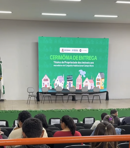 Famílias de Ouro Branco recebem 60 títulos de regularização de imóveis
