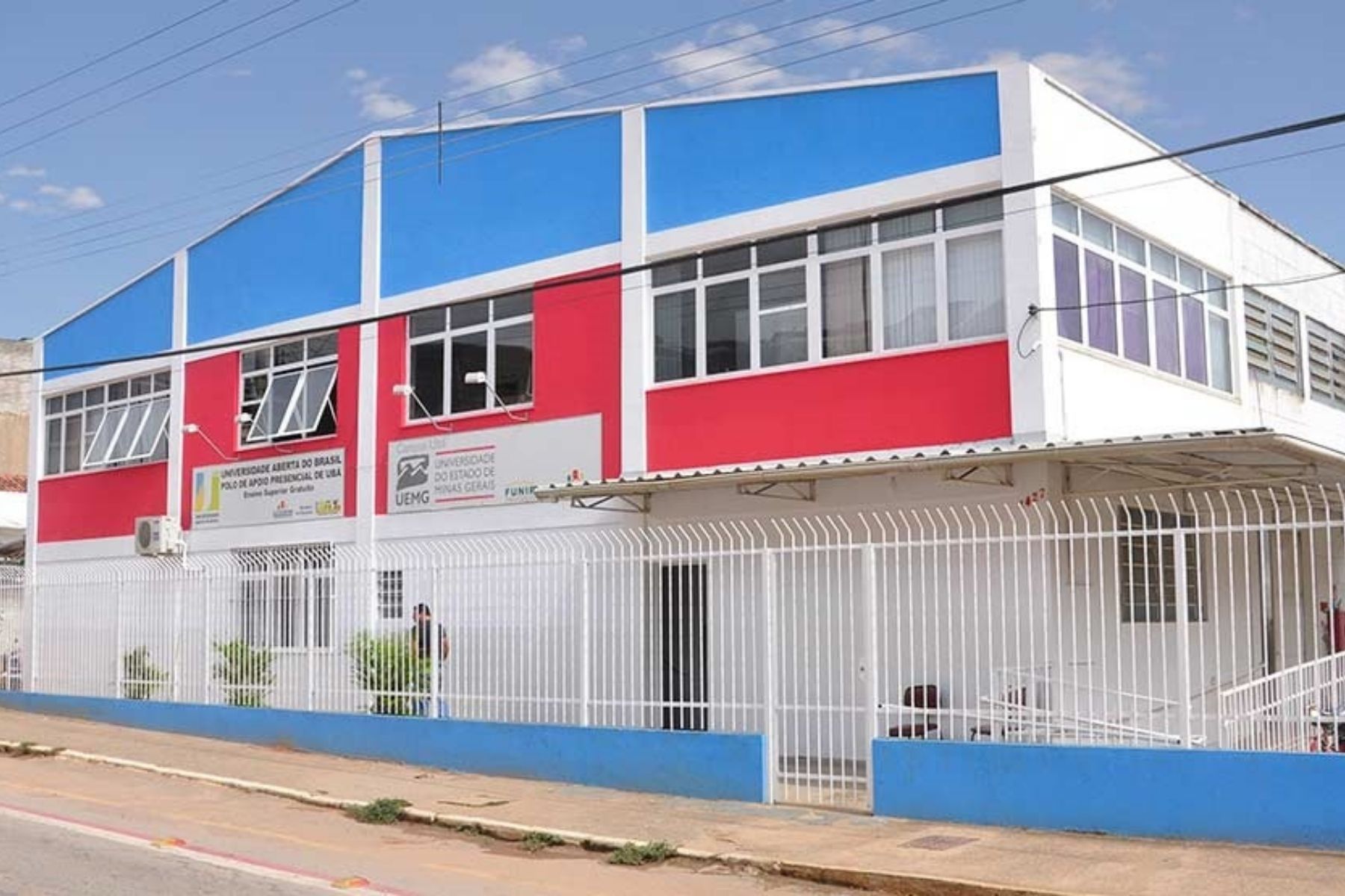 Governo de MG anuncia R$ 34 milhões para reconstrução de escolas na Zona da Mata