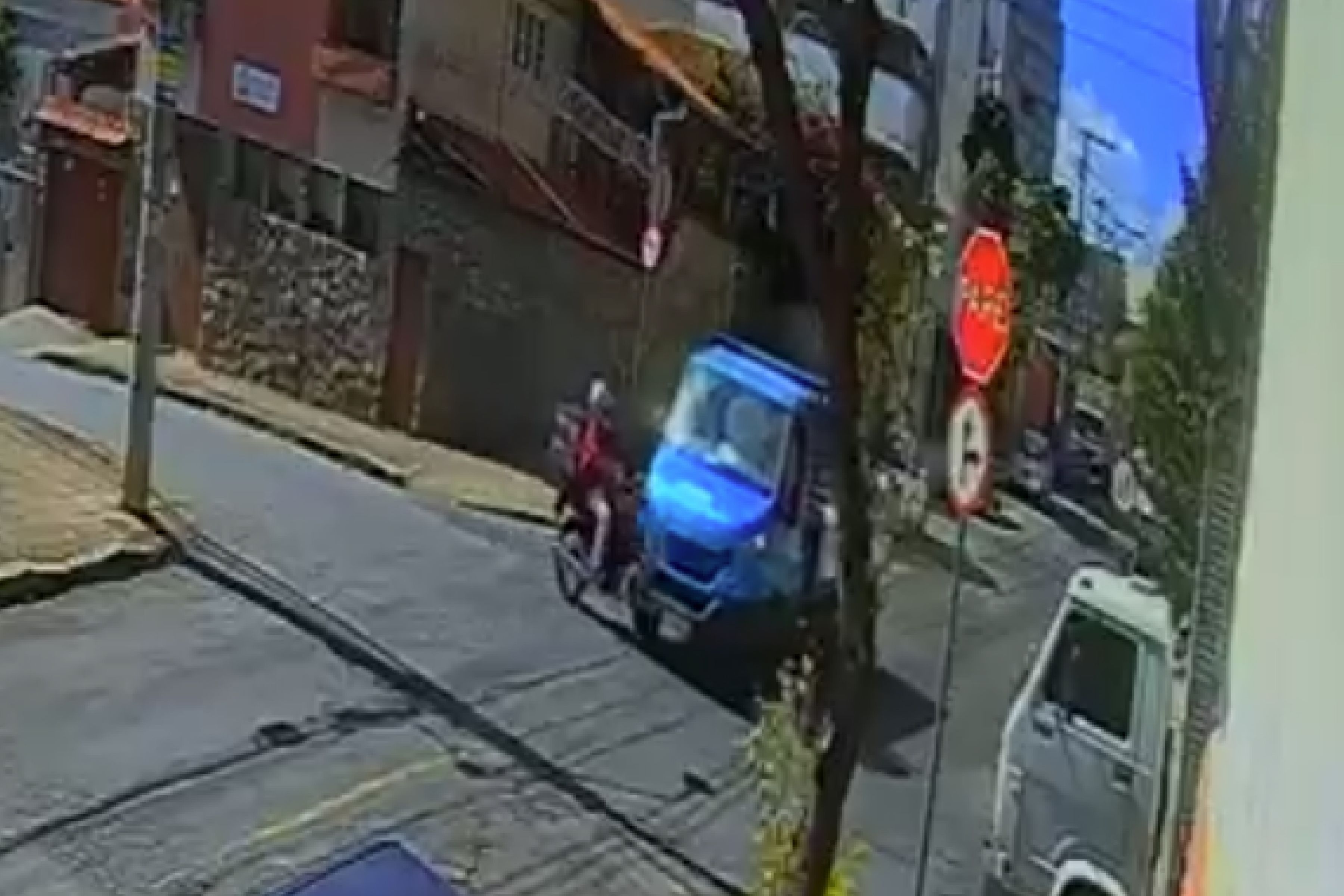 Motociclista morre após caminhoneiro sem CNH avançar parada obrigatória no Nova Suíça, em BH