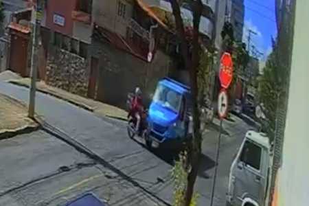 Motociclista morre após caminhoneiro sem CNH avançar parada obrigatória no Nova Suíça, em BH