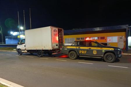 PRF apreende R$ 300 mil em agrotóxicos falsificados e prende caminhoneiro em MG