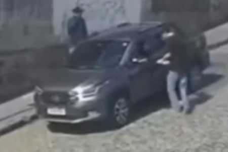 Vídeo: dupla furta picape que estava estacionada em rua do bairro Salgado Filho, em BH