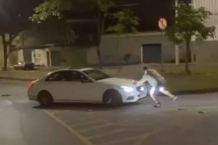 Motorista de app quase é atropelado ao tentar impedir fuga após acidente de trânsito