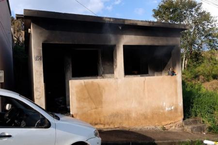 Incêndio em casa mata criança de 3 anos no interior de MG