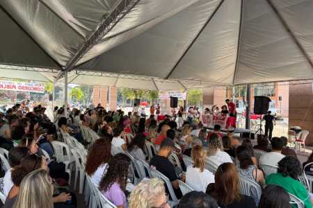 Professores da rede municipal de BH encerram greve após 45 dias de paralisação