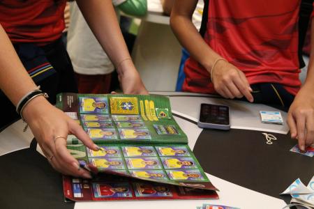 Local de troca de figurinhas do álbum da Copa do Mundo 2022 no shopping Anália Franco, Zona Leste de São Paulo