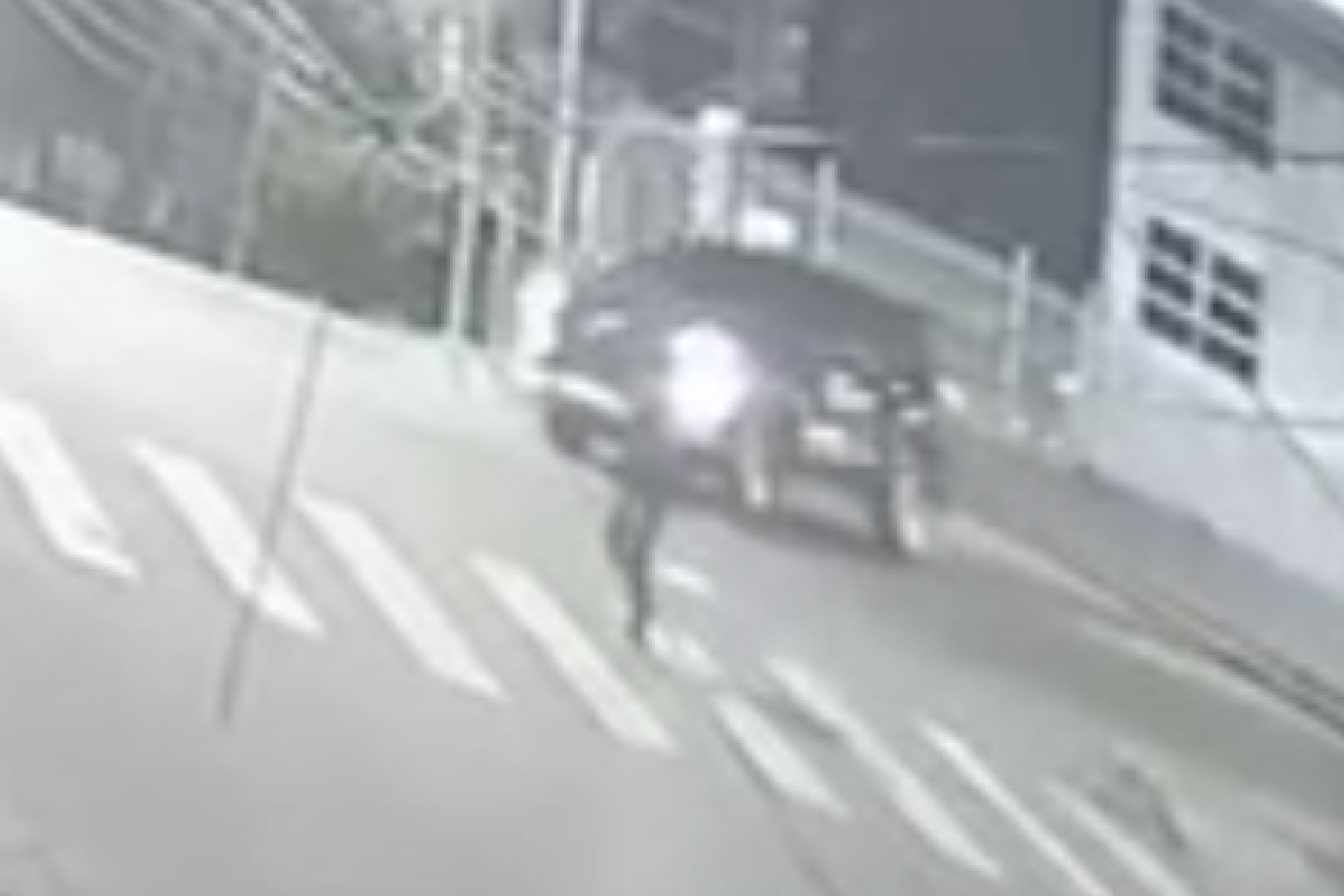 Vídeo: motorista atropela idoso e foge sem prestar socorro durante a madrugada em BH