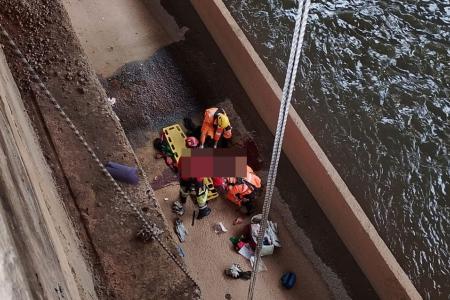 Corpo de Bombeiros resgata homem que caiu no Rio Arrudas, em BH
