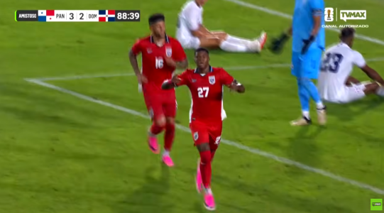 Kadir comemora gol pela Seleçao do Panamá
