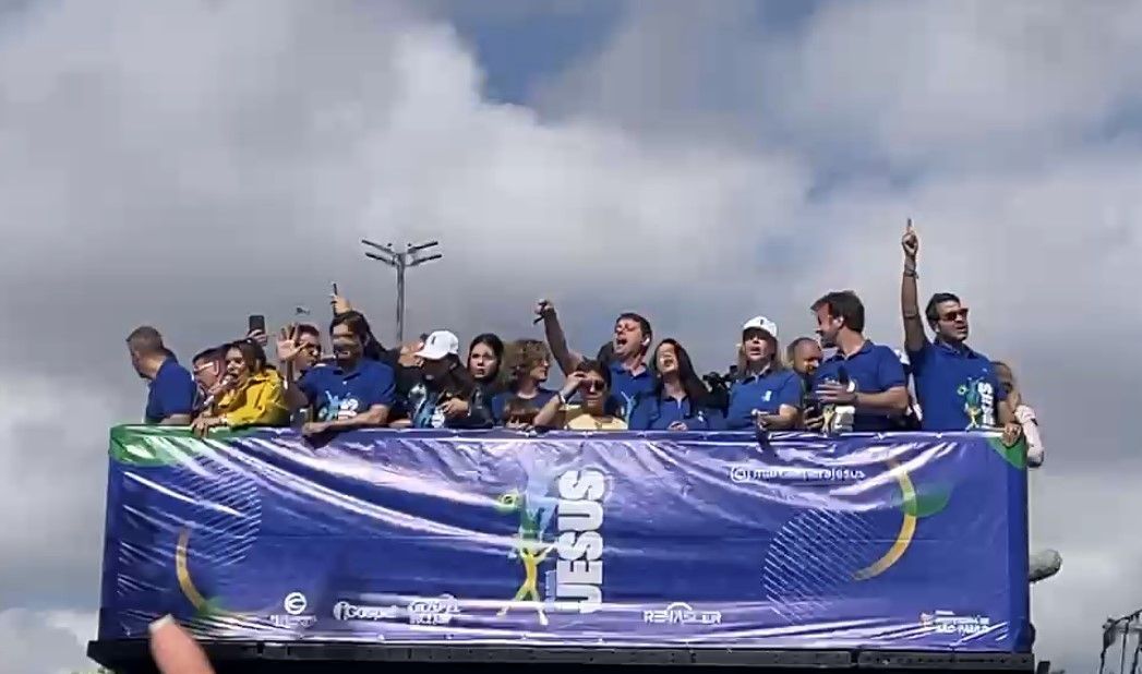 Messias intermedia ligação entre Lula e o apóstolo Estevão Hernandez na Marcha para Jesus